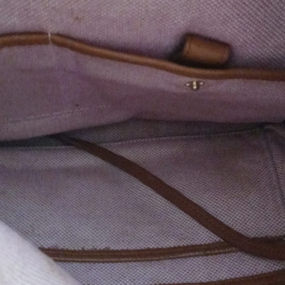 Dooney bourke purse genuine leather